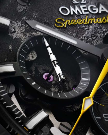 Omega Apollo 8 Speedmaster Dark Side of the Moon 44.25 mm, black ceramic on rubber strap 310.92.44.50.01.001 - Image 5