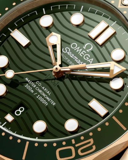 Omega Seamaster Diver 300M 42 mm, Moonshine™ gold on rubber strap 210.62.42.20.10.001 - Image 4