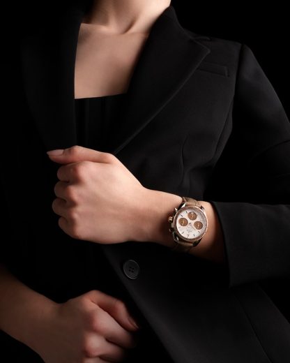 Omega Speedmaster 38 38 mm, steel - Sedna™ gold on leather strap 324.23.38.50.02.002 - Image 2